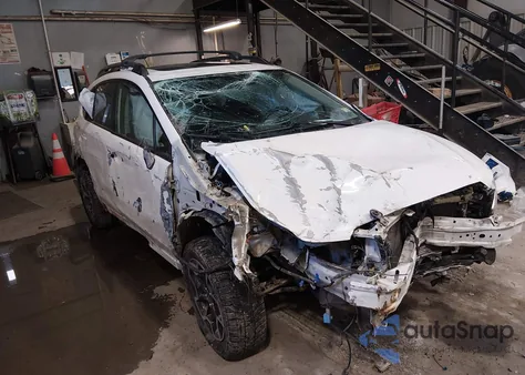 2016 Subaru Crosstrek 2.0I Premium z USA, uszkodzony, nr VIN JF2GPABC8G8317447